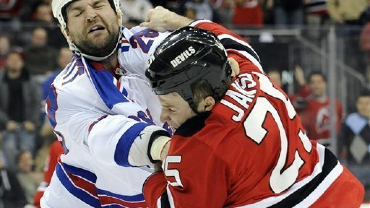 Photo: New Jersey Devils Ryan Carter punches New York Rangers