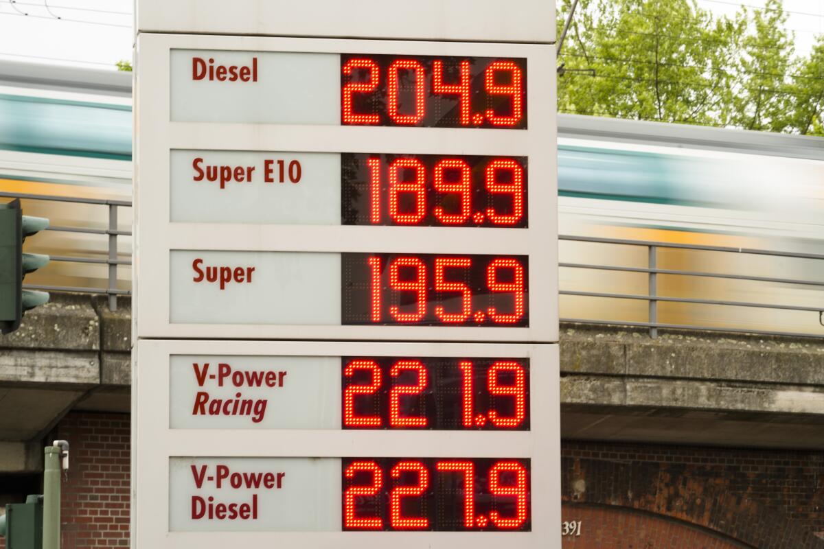 Por qué sube el precio de la gasolina?