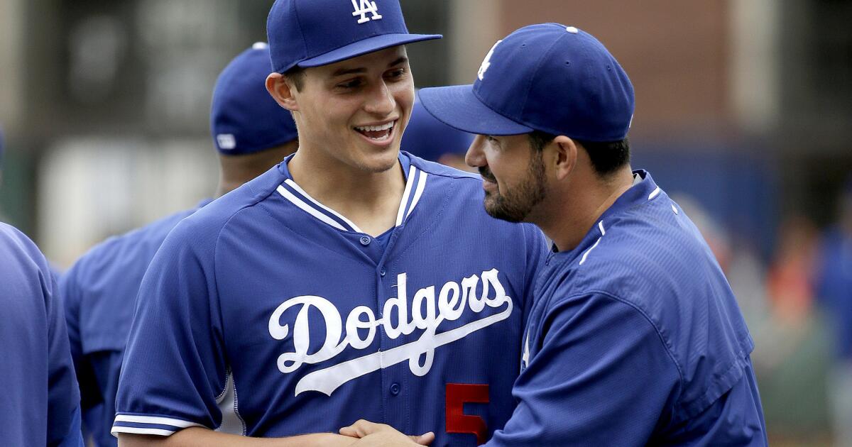 Corey Seager reaches one-year deal with Dodgers; Martin headed