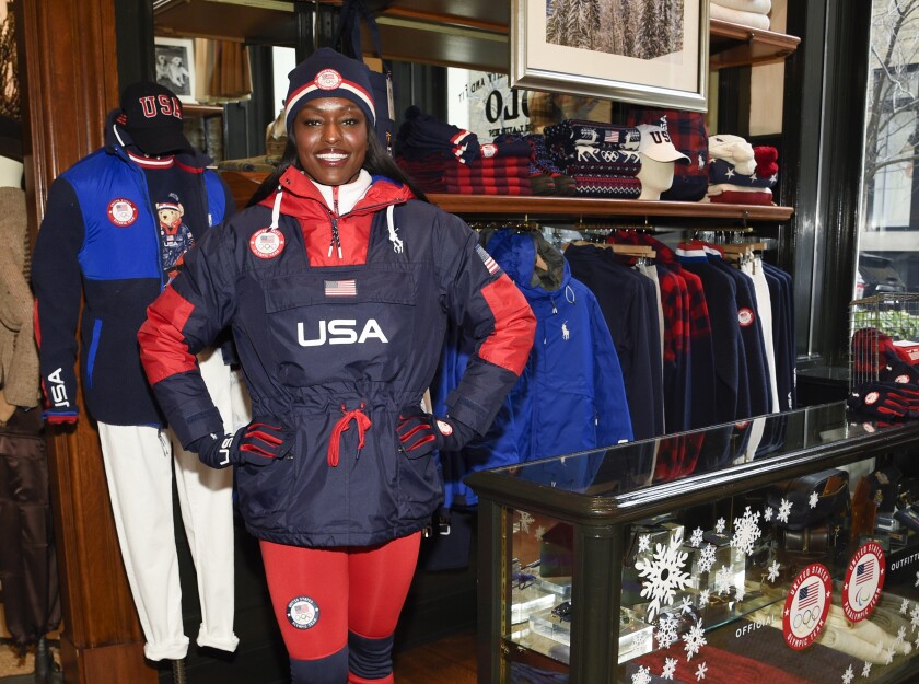 La deportista de bobsleigh Aja Evans modela uniformes del equipo estadounidense 