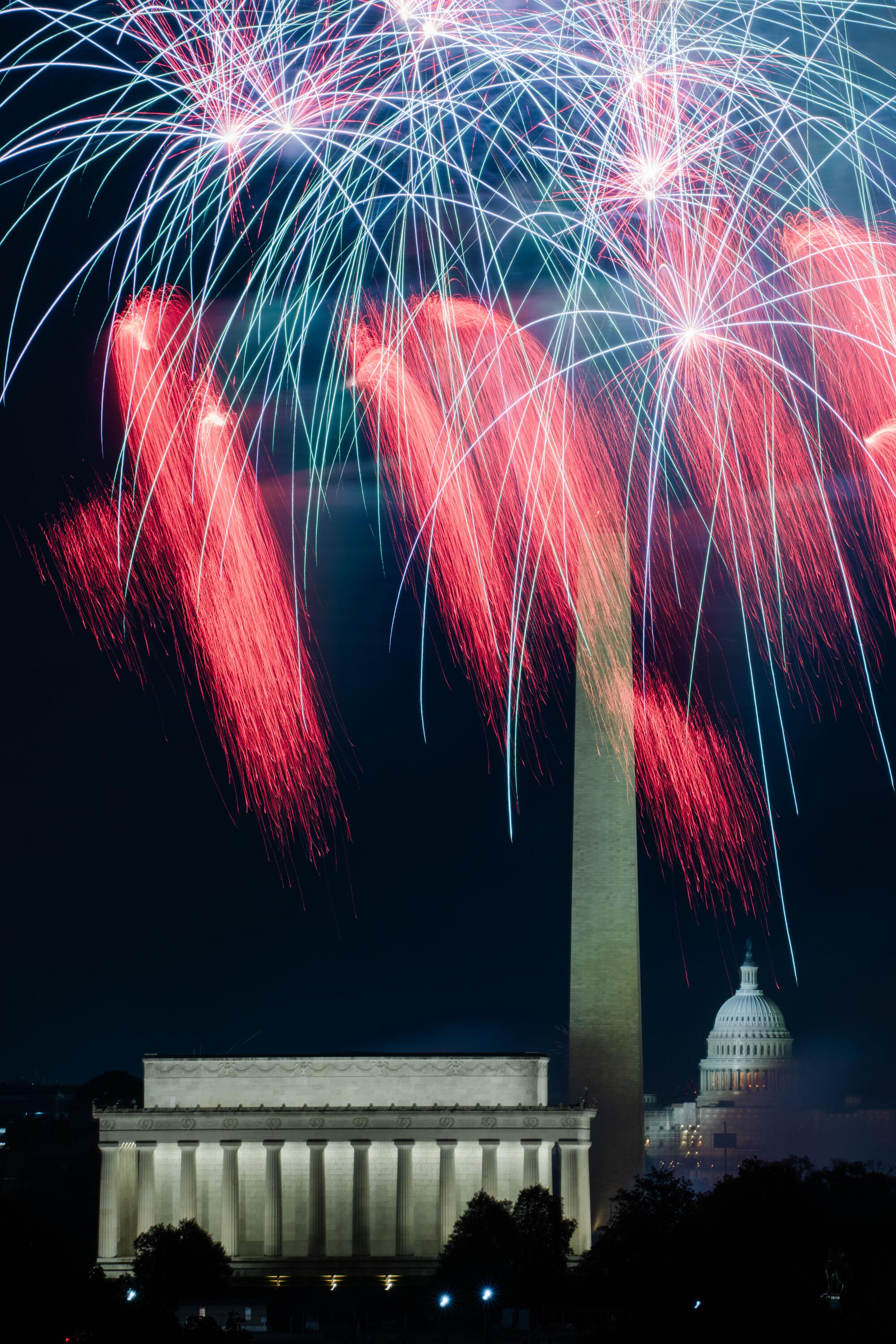 A vertical frame of Independence Day Fireworks show over the National Mall in Arlington