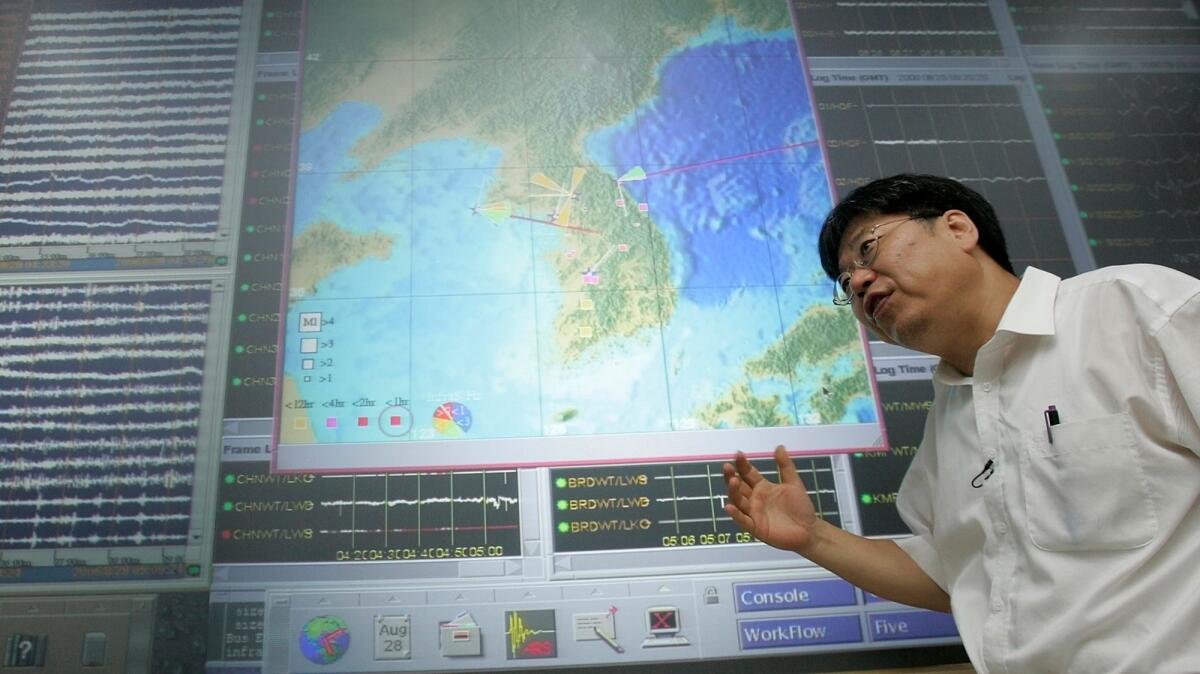 Heon-Cheol Chi talks in front of a real-time event map at the Korea Institute of Geoscience and Mineral Resources in Daejon in 2006.