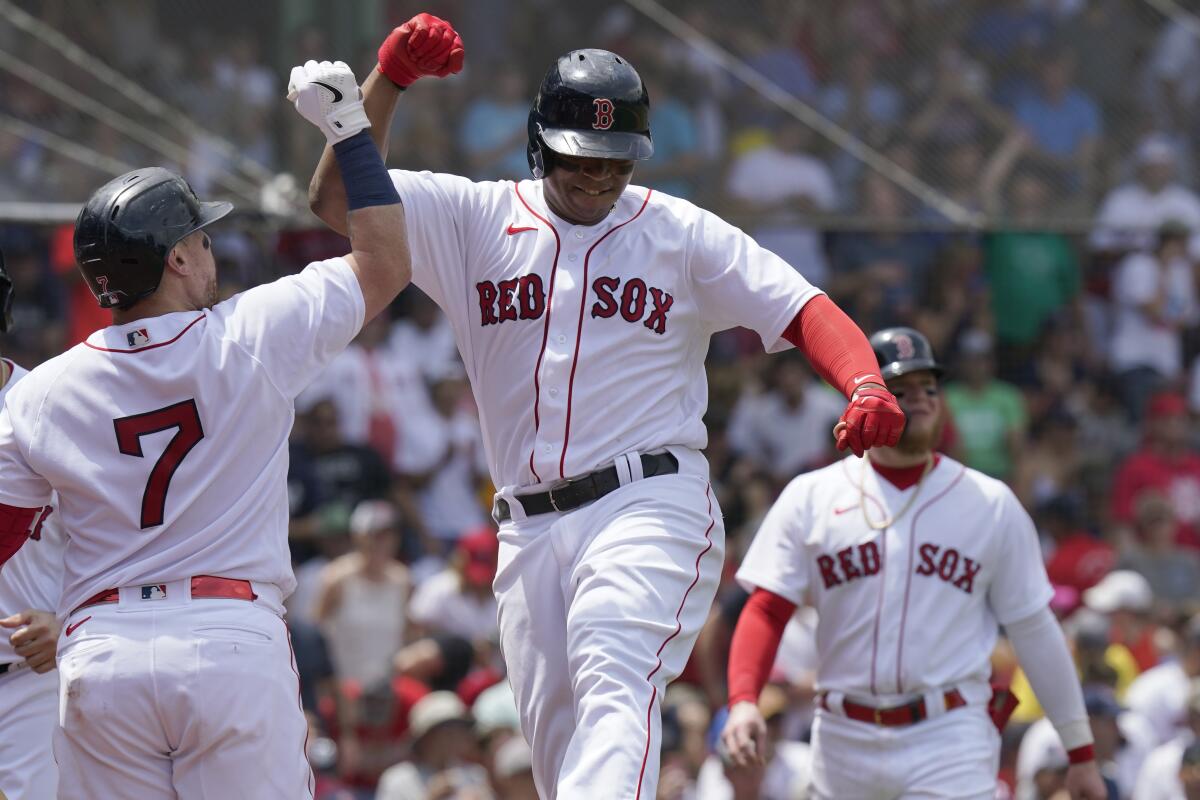 Red Sox score in ninth to finish sweep of Yankees