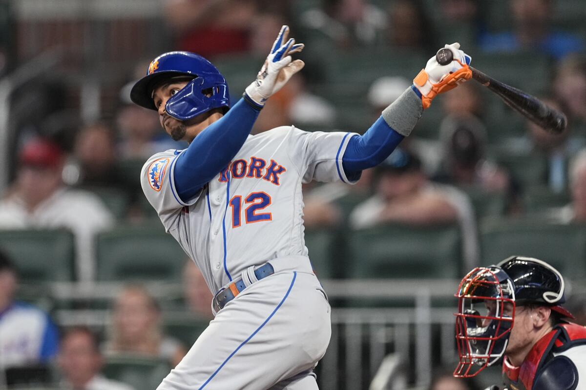 New York Mets' Dominic Smith homers twice, extends hit streak to