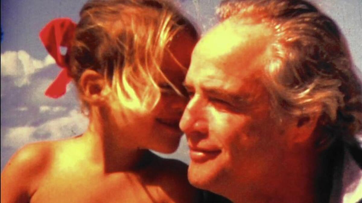 Marlon Brando y su hija Cheyenne en el documental "Listen To Me Marlon."