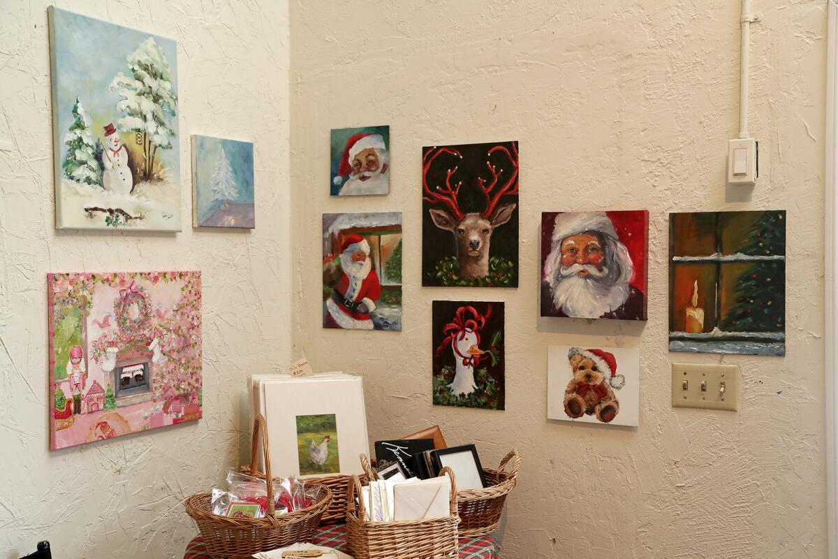 Cannery Paints in Newport Beach features Christmas paintings.