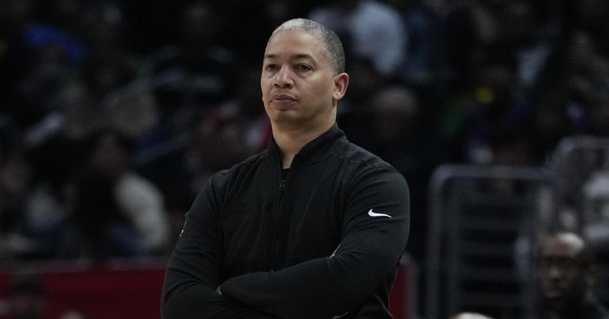 Tyronn Lue remet en question la direction des Clippers après une mauvaise défaite contre les Hawks