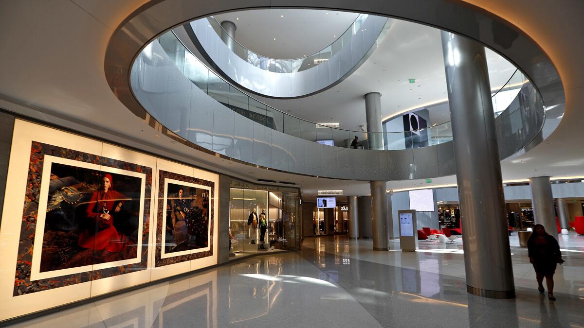 View of West Hollywood, seen from the Beverly Center mall (photo)