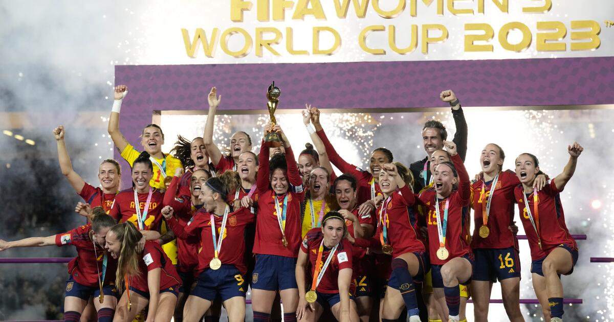 Görüş: Luis Rubiales istifa etmeli.  İspanya’nın kadın futbol şampiyonları daha iyisini hak ediyor