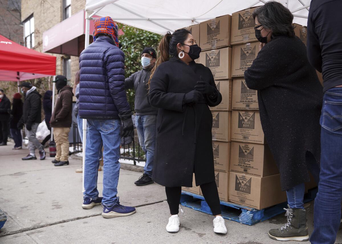 Latina se queda sin trabajo por COVID-19, pero ayuda a los demás en NY