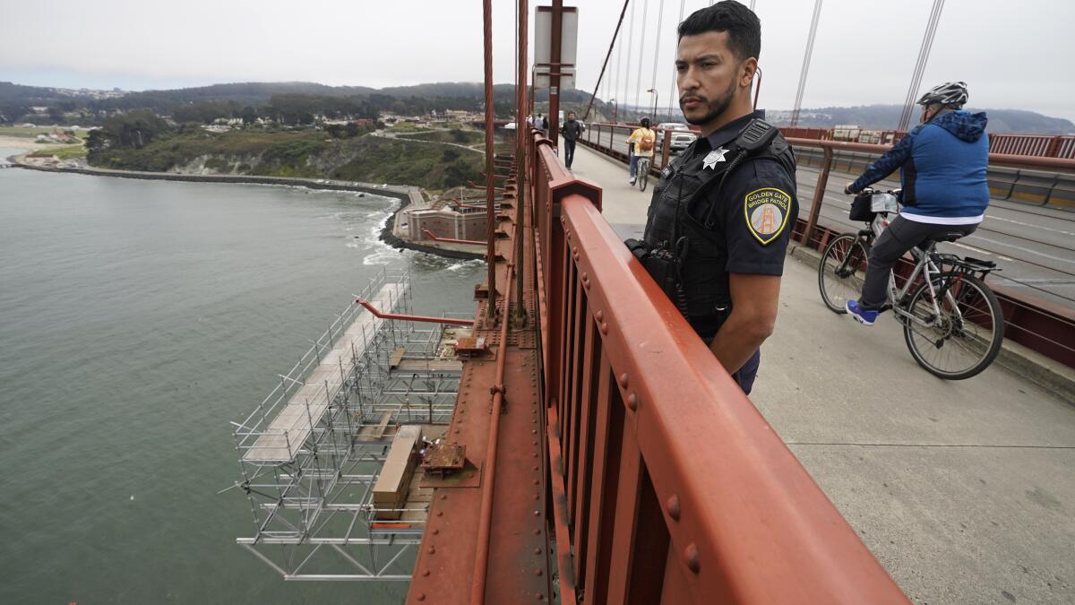 New Golden Gate Bridge Barrier Draws Sighs of Relief - The New York Times