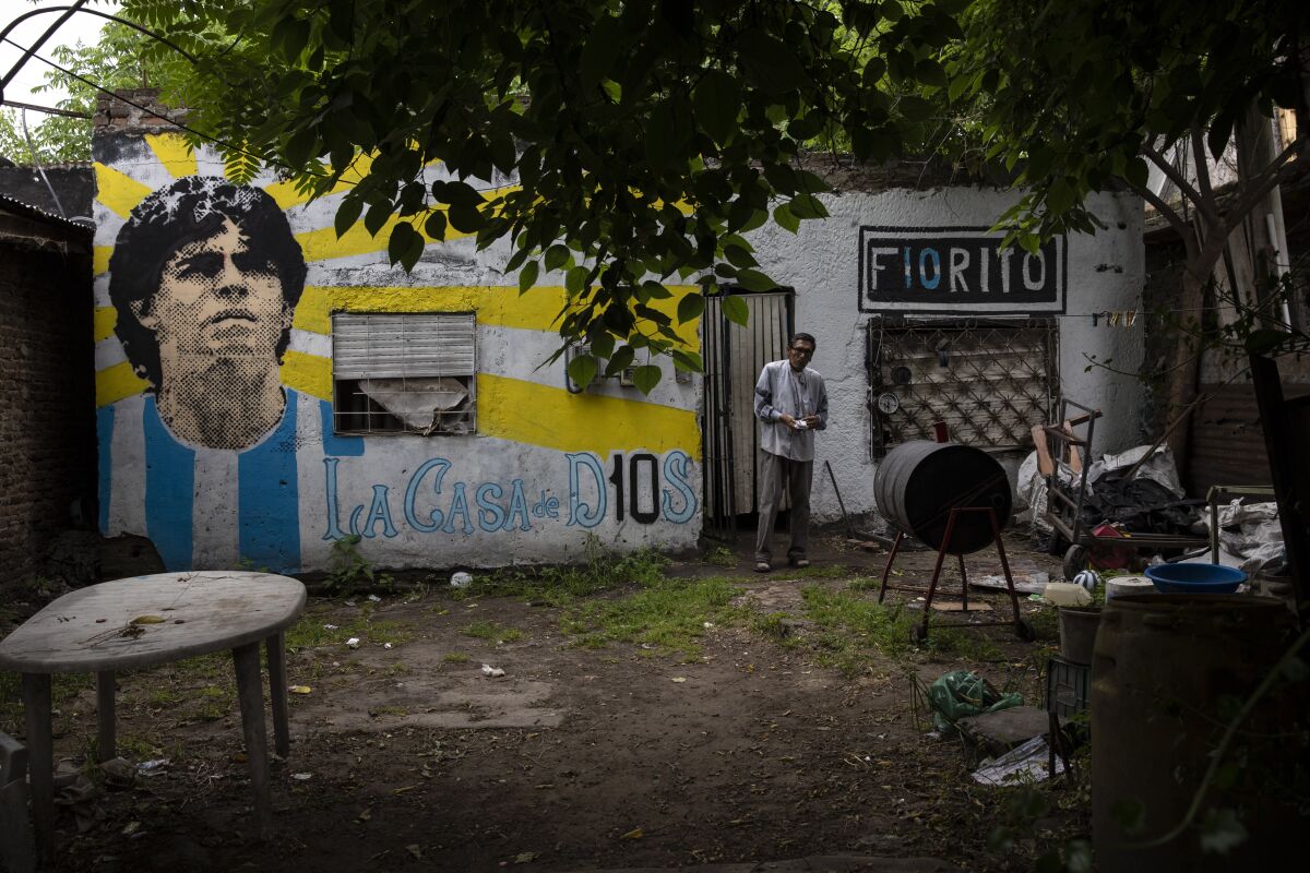 El dueño de la casa donde el extinto astro del fútbol Diego Maradona creció