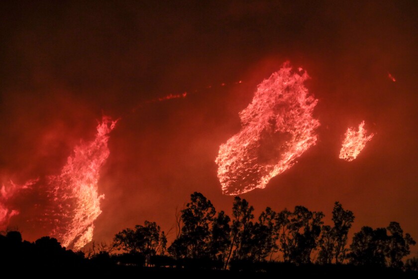 Maria fire in Ventura County explodes to 7,400 acres, threatening Somis