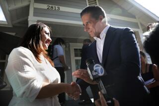 LOS ANGELES-CA-AUGUST 12, 2022: Los Angeles Unified Superintendent Alberto M. Carvalho, right, thanks Leydi Luna, the parent of 15-year-old Yordi Luna, outside their home while making visits to the homes of students who confronted challenges that inhibited their regular attendance this past school year on Friday, August 12, 2022. (Christina House / Los Angeles Times)