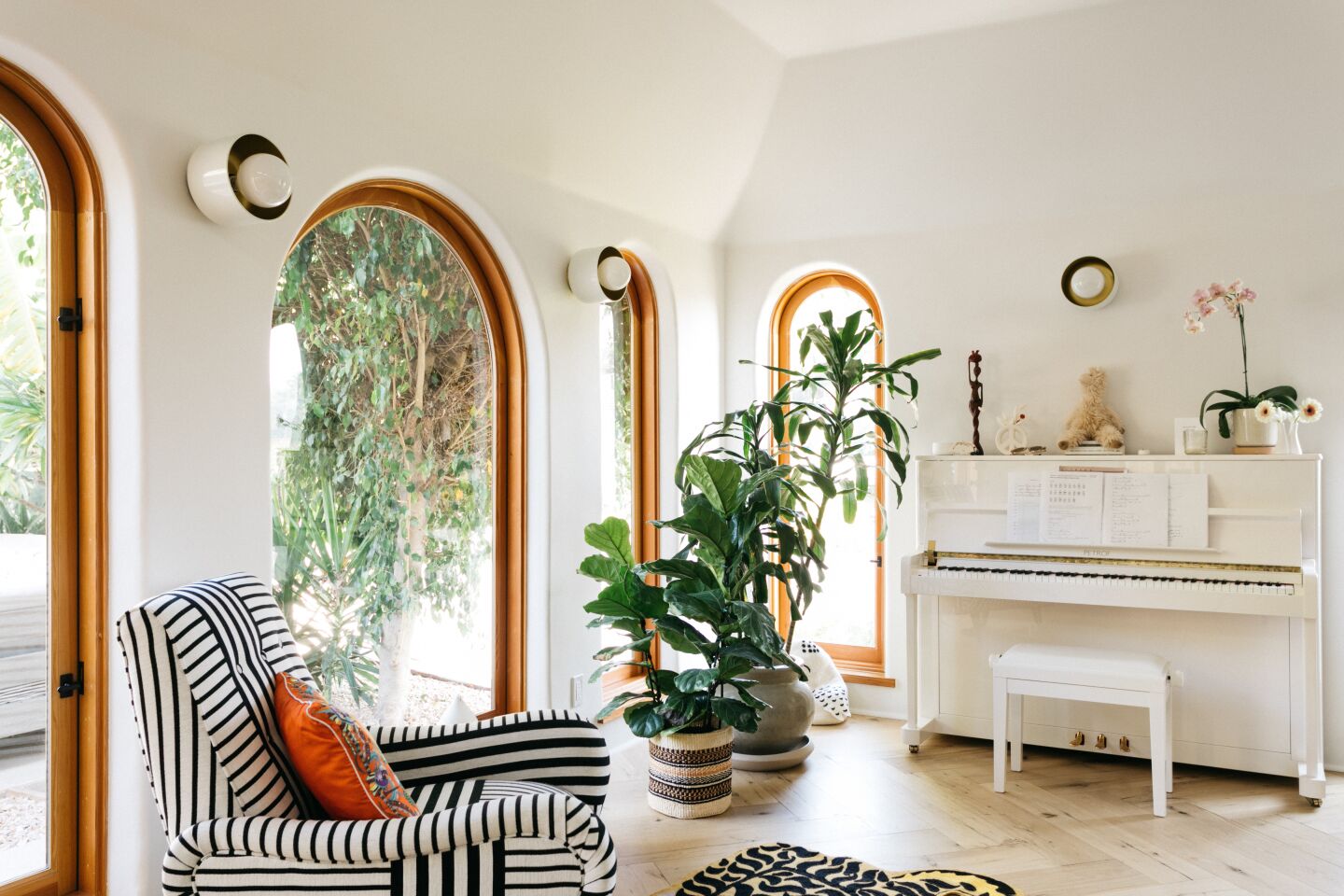 Arched windows in the living room.