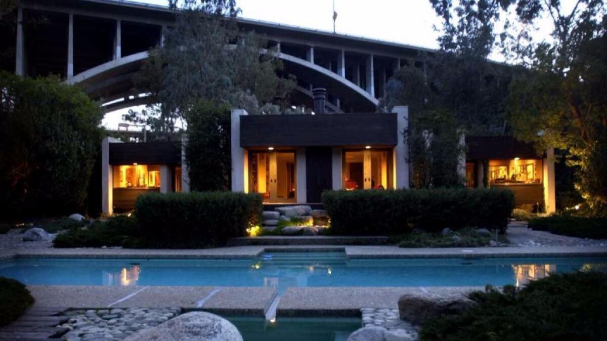 Buff & Hensman designed the Arroyo del Rey house in 1979.