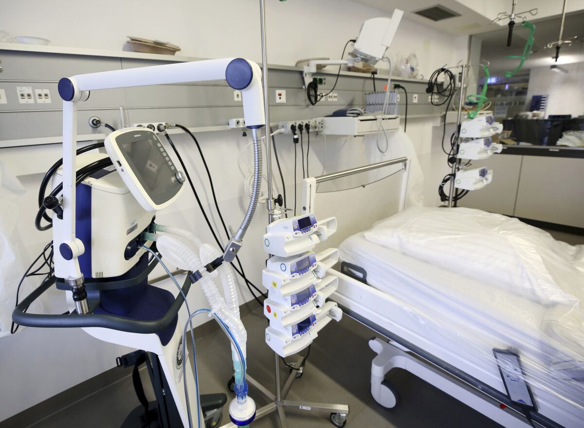 20 March 2020, North Rhine-Westphalia, Viersen: A ventilator is placed next to an intensive care bed in the Viersen General Hospital. The hospital has created additional capacities of intensive care beds and ventilators due to the corona crisis. Photo by: Roland Weihrauch/picture-alliance/dpa/AP Images