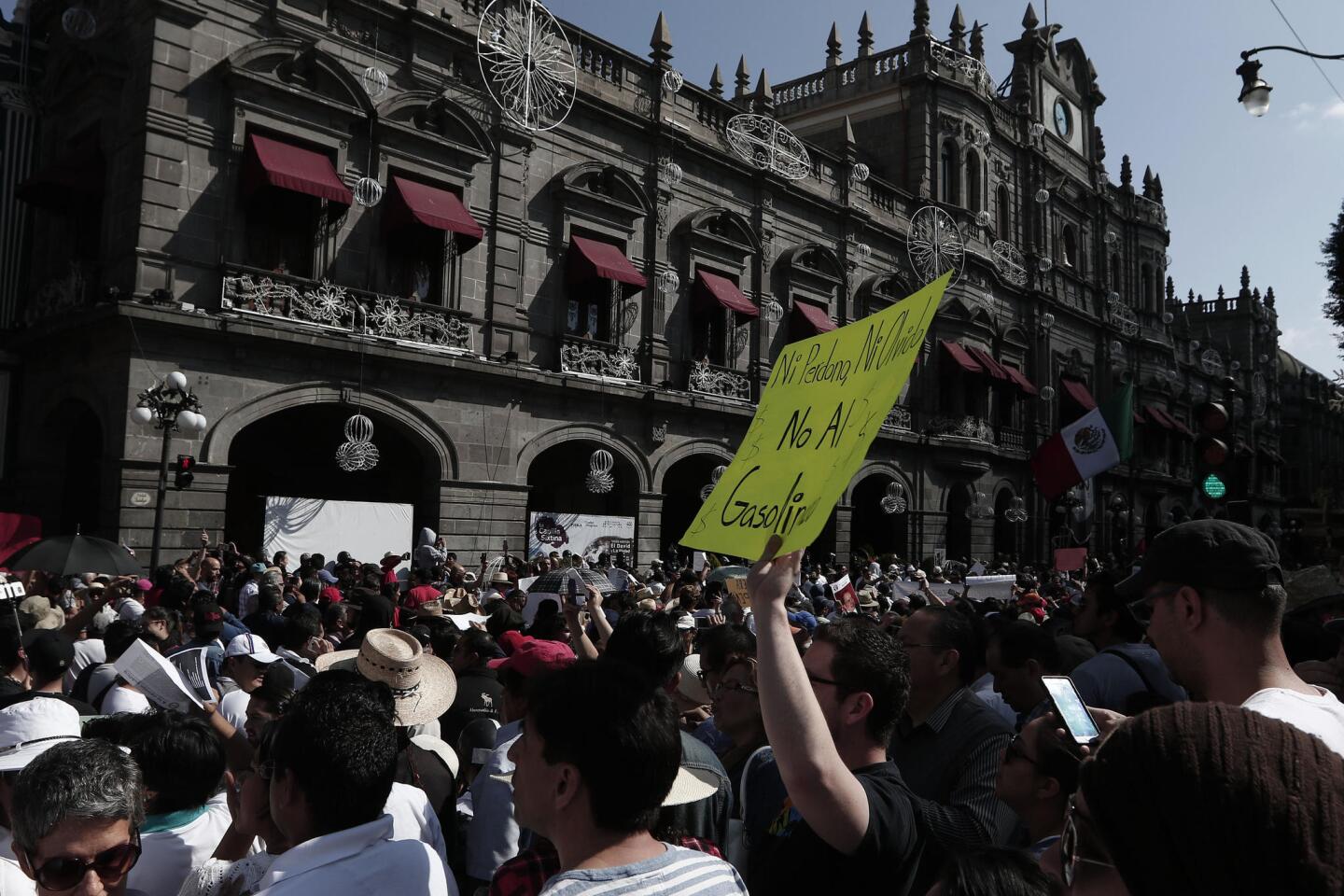 Mexicanos protestan con más marchas por 'gasolinazo'
