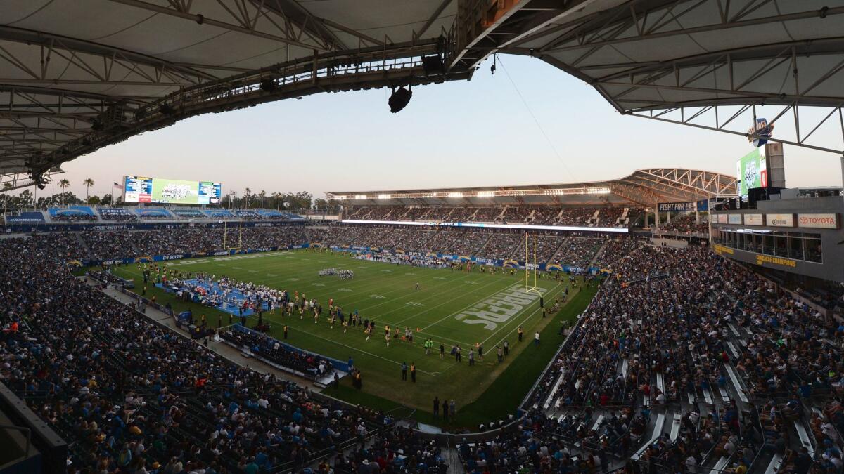 Dan Fouts on the Chargers' playing at 27,000-capacity StubHub Center: 'It  is embarrassing' - Los Angeles Times