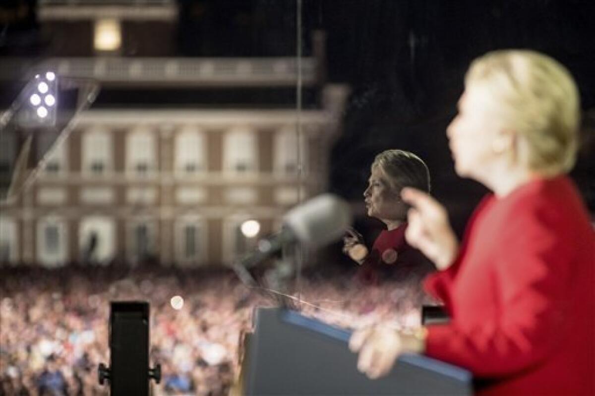 Con menos de 50 habitantes y cerca de lo que parece el fin del mundo, Hart's Location es el pueblo más pequeño de Nuevo Hampshire y el primero que votó en la medianoche de este martes para elegir como presidenta de Estados Unidos a la candidata demócrata, Hillary Clinton.