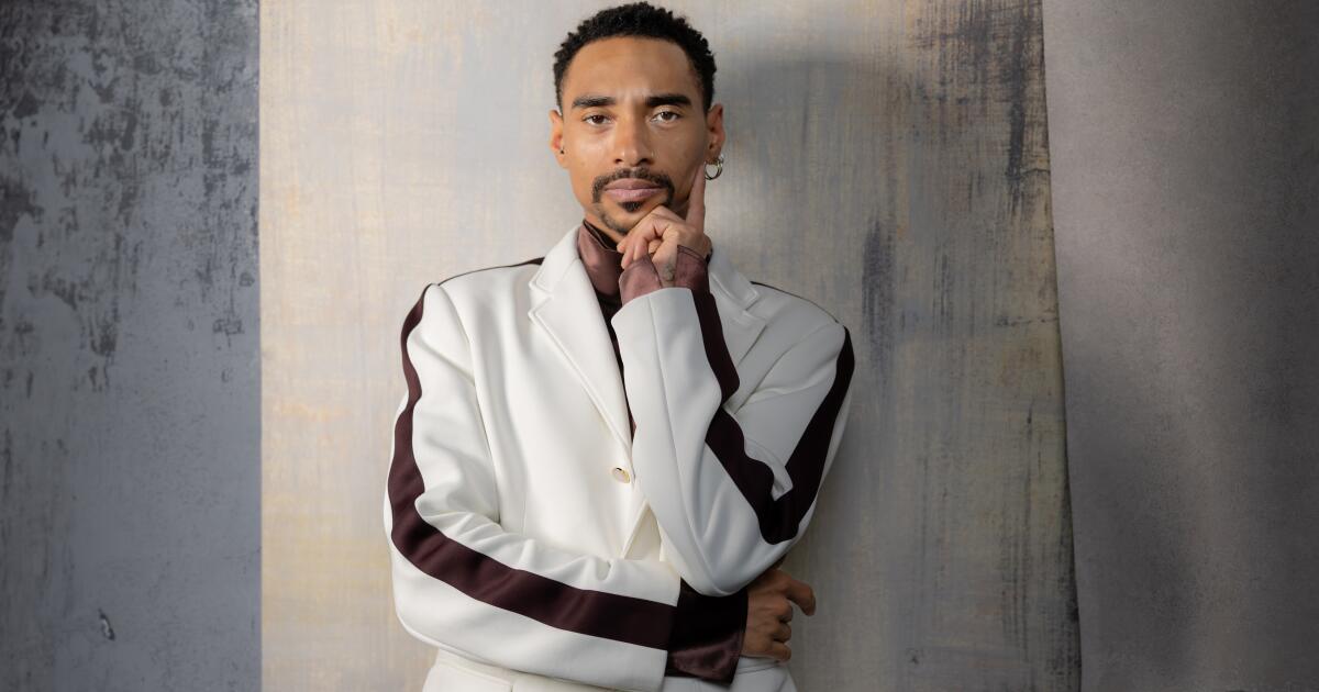 Durand Bernarr stole hearts at the Grammys. Now, he wants to make sure you can't look away