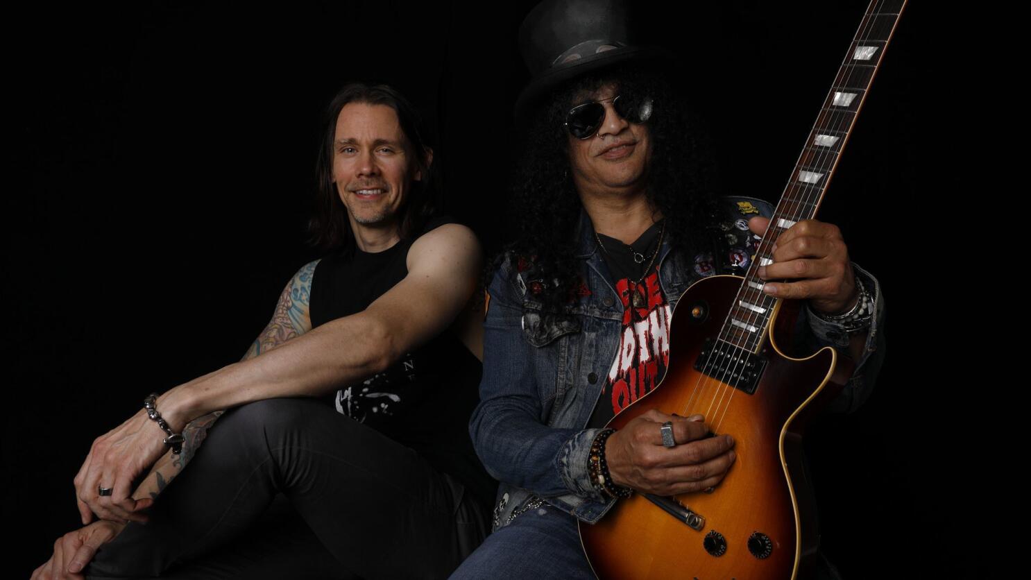 SLASH Is Working On 'Blues-Oriented' New Solo Album Featuring 'A Bunch Of  Different Singers' 