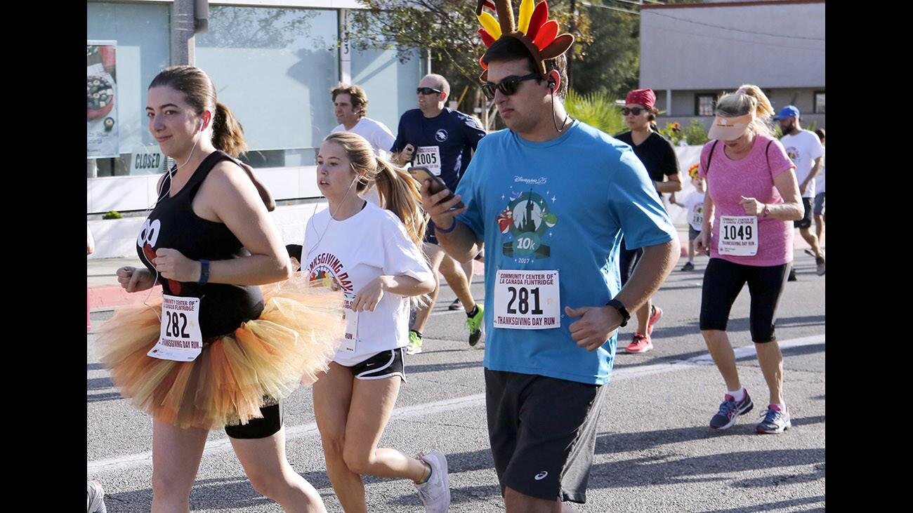 Photo Gallery: Annual Thanksgiving Day Run in La Cañada Flintridge