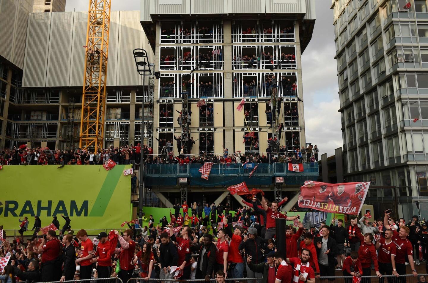 FBL-EUR-C1-ENG-LIVERPOOL-TROPHY-PARADE