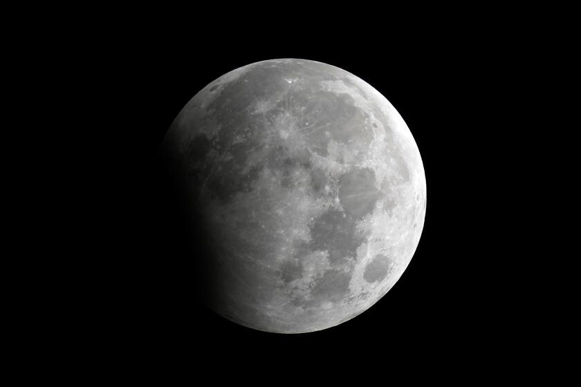 ARCHIVO – Eclipse lunar parcial en Karachi, Pakistán, el 29 de octubre de 2023. (AP Foto/Fareed Khan, Archivo)