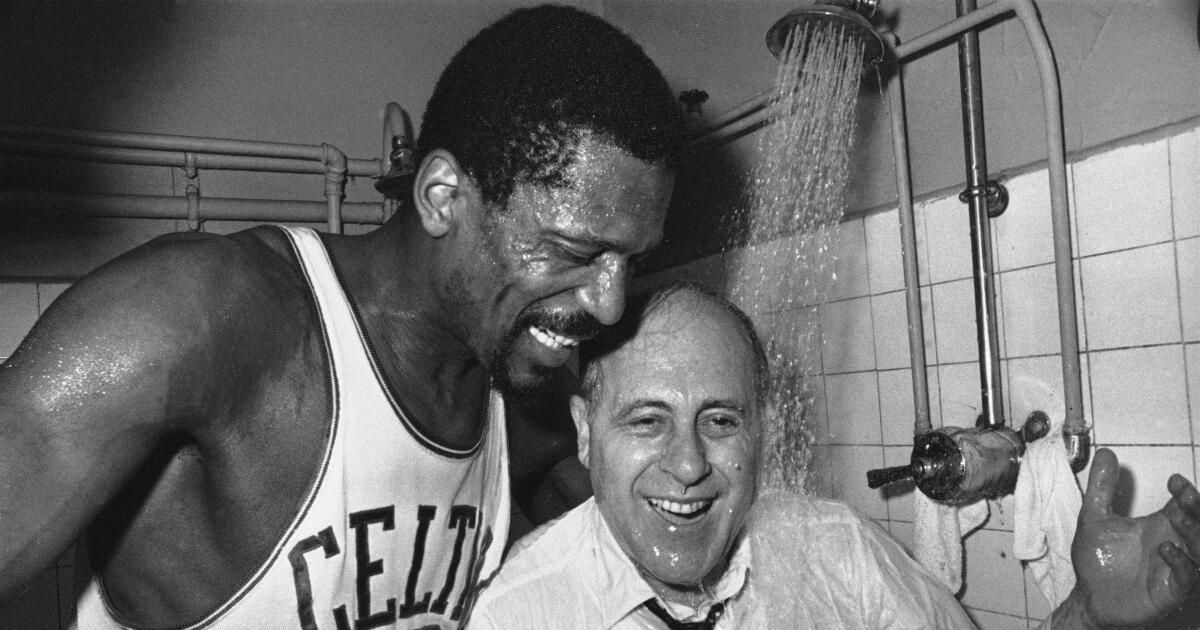 Magic Johnson, Michael Jordan and Others React to Bill Russell's Legacy -  The New York Times