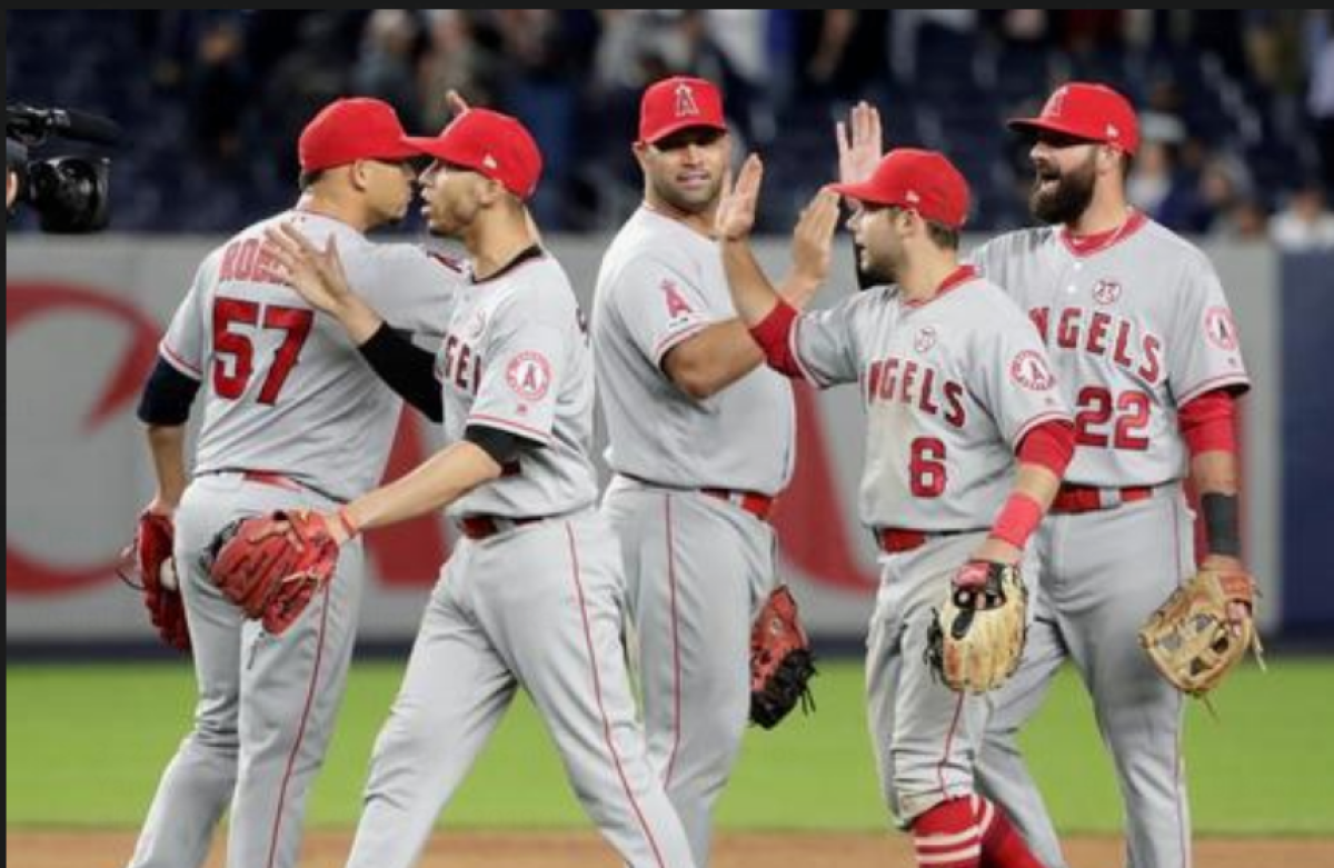 Los Angeles Angels first baseman Albert Pujols (C) and his teammates celebrate their win against the New York Yankees at the conclusion of the game at Yankee Stadium in the Bronx, New York. EFE/JASON SZENES