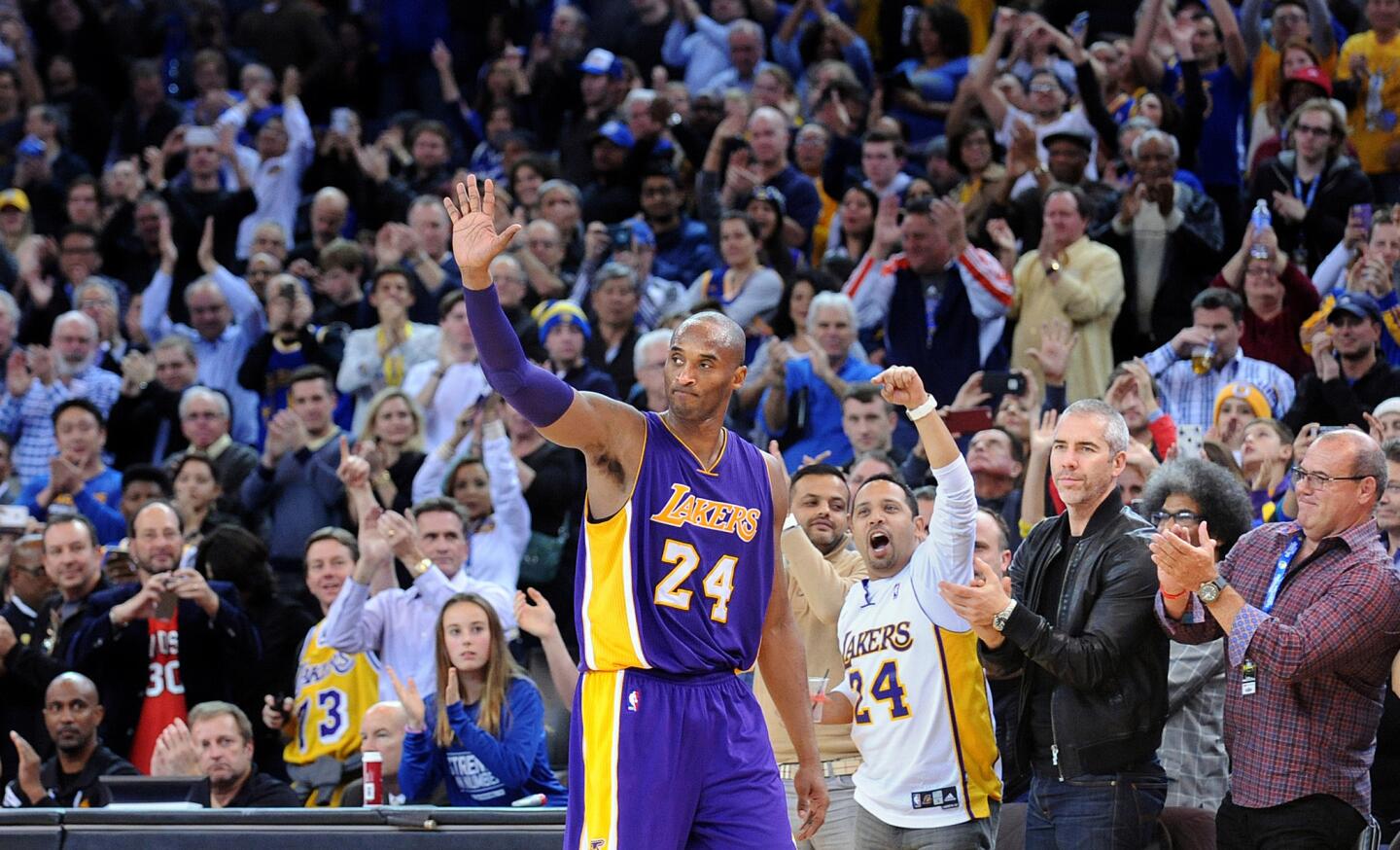 Lakers forwardKobe Bryant gets a standing ovation from the crowd at Oracle Arena as he exits a game against the Warriors on Jan. 14, 2016.