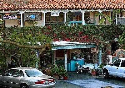 Les Artistes Inn in Del Mar is a quirky, renovated 1940s motel that makes a fine base from which to make forays into the oft-overlooked beach-side communities of northern San Diego County.