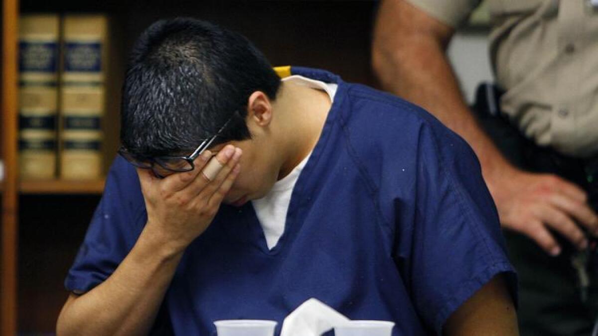 Esteban Núñez reacciona después de haber sido sentenciado por su papel en la muerte de Luis Santos el 25 de junio de 2010, en San Diego.