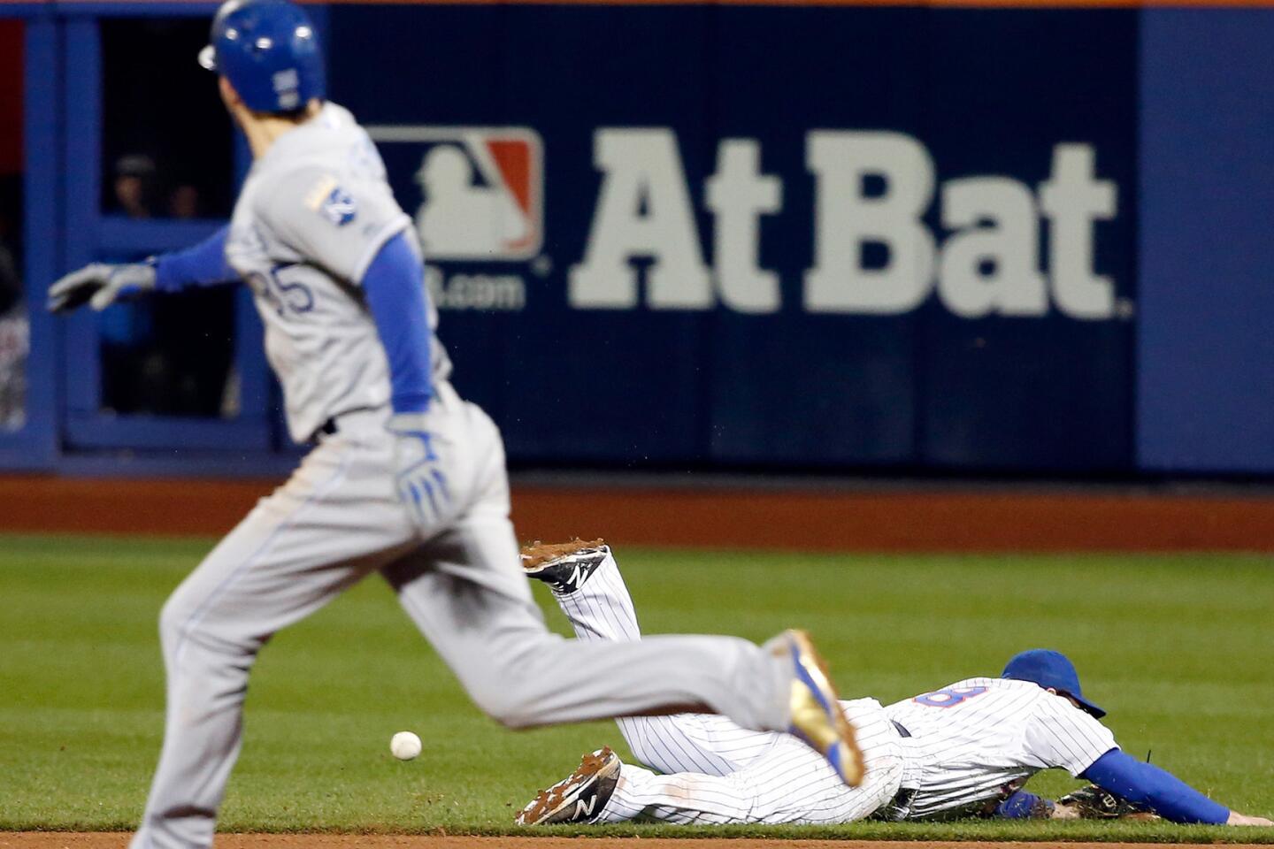 Relentless Royals win World Series after Mets throw it all away in ninth -  Los Angeles Times