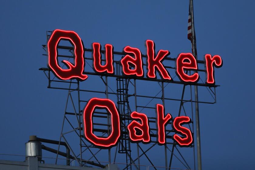 ARCHIVO - Un letrero de Quaker Oats en Cedar Rapids, Iowa, el martes 8 de junio de 2021. (Rebecca F. Miller/The Gazette vía AP, Archivo)