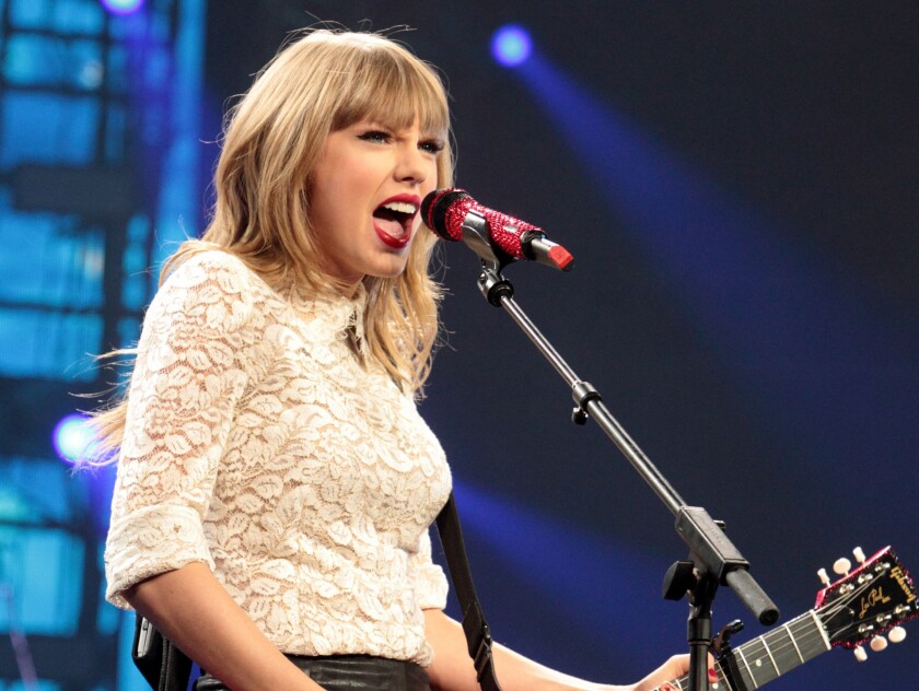 Taylor Swift To Receive Rare Pinnacle Award At Cma Awards