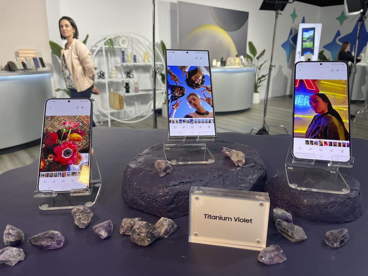 Samsung's Galaxy S24 Phones Go Heavy on Industry's Next Big Hope:  Generative AI - WSJ