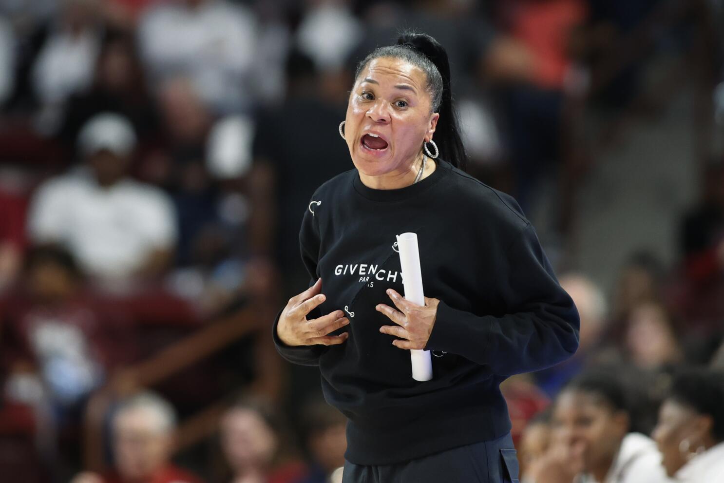 South Carolina Coach Dawn Staley Carries the Hopes of Her Team - The New  York Times