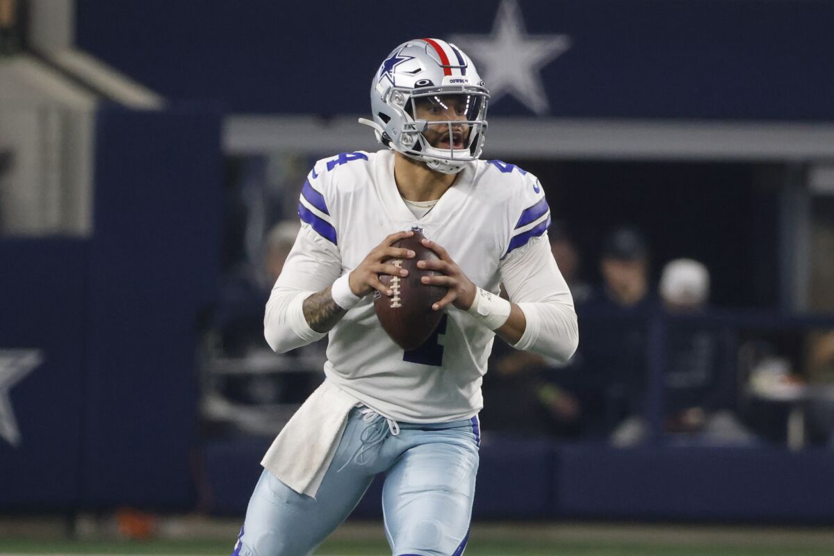 Dallas Cowboys quarterback Dak Prescott prepares to throw against the Indianapolis Colts.