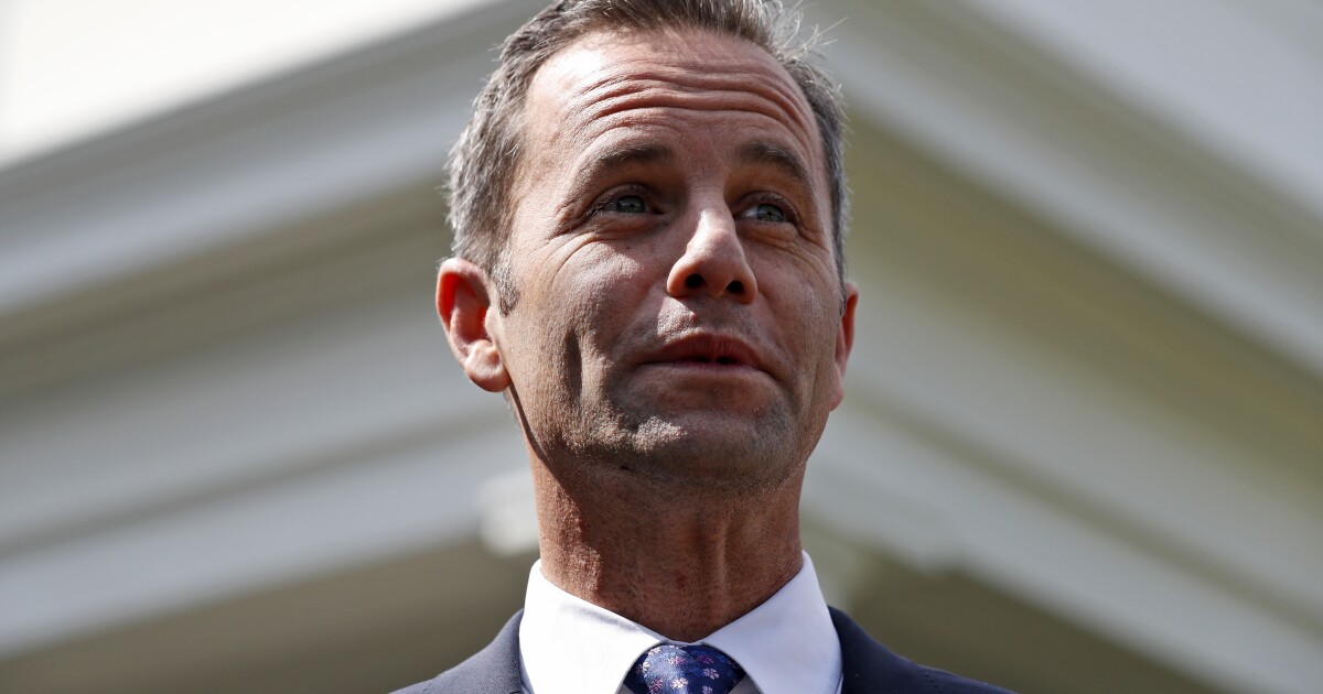 Kirk Cameron spreads joy (and COVID?) In singing protests