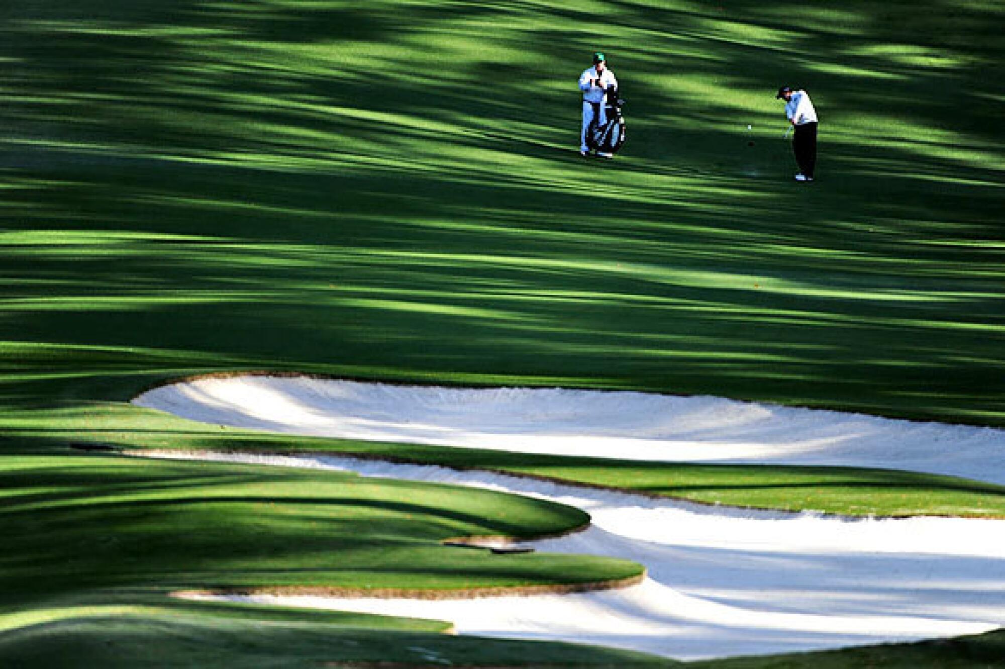 Richard Sterne practices before competing in the 2009 Masters.