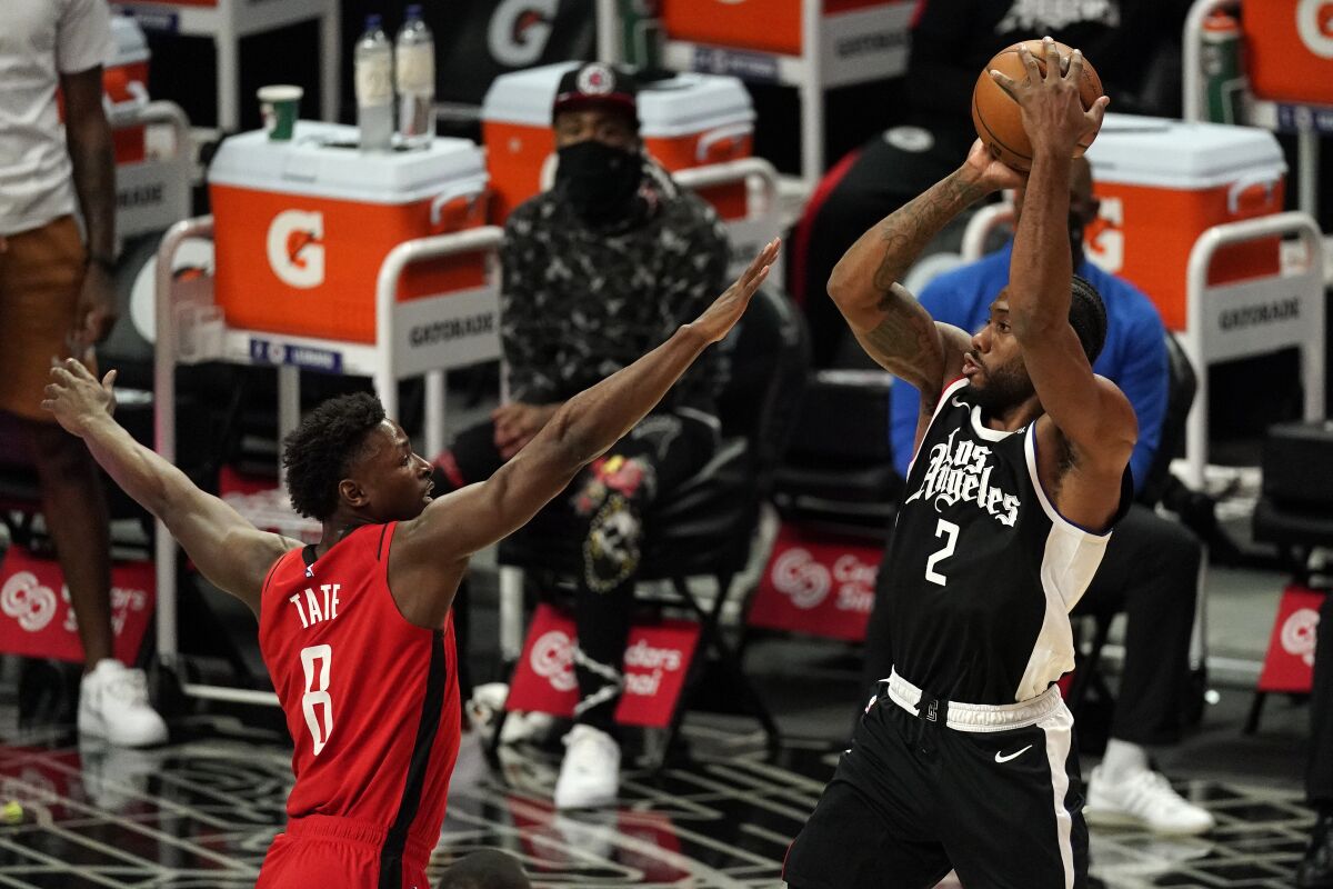 Clippers forward Kawhi Leonard shoots over Houston Rockets' Jae'Sean Tate on April 9 at Staples Center.