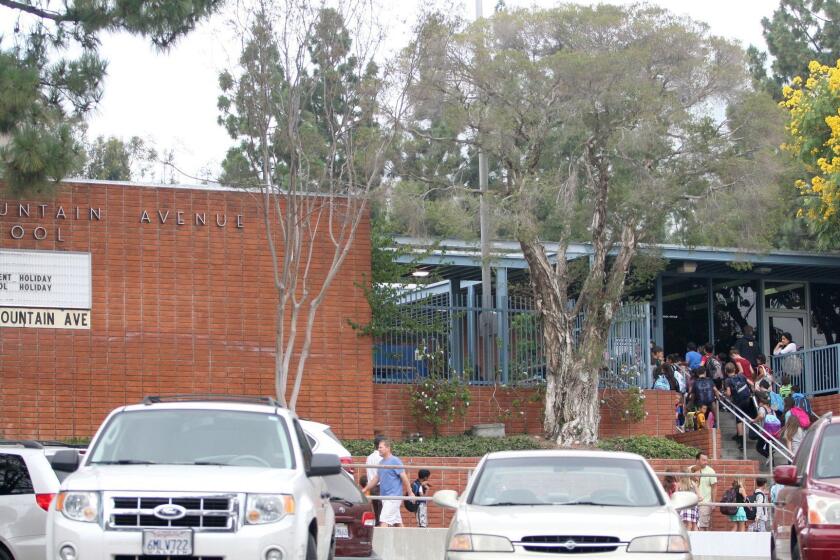 Mountain Ave. School students arrive for class at the La Cañada Flintridge elementary on Wednesday, Sept. 2, 2015. (Raul Roa/Staff Photographer)