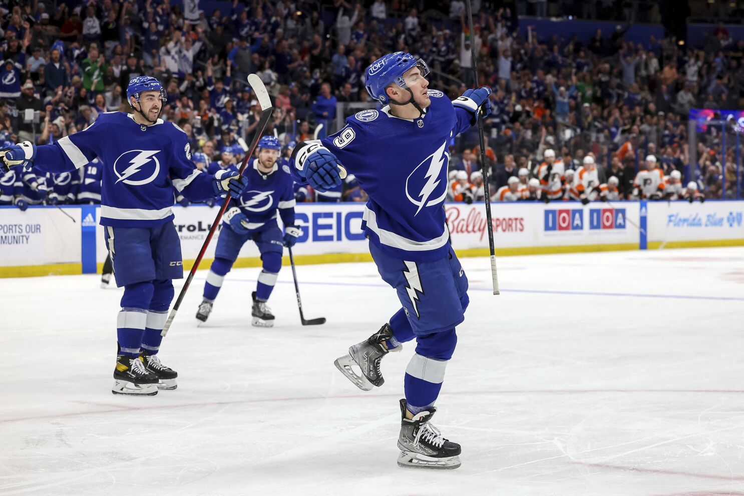 Tampa Bay Lightning strike three times on the power play in their 5-2  defeat of the Flyers