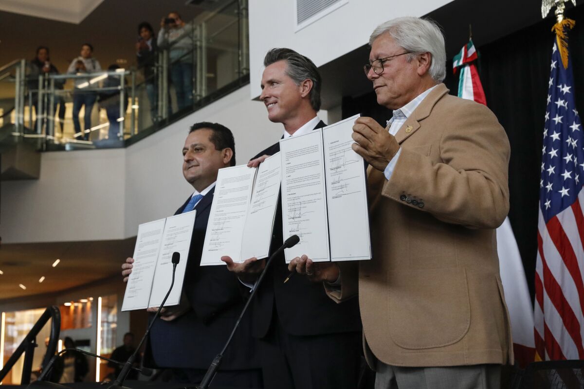 Baja California Sur Governor Carlos Mendoza Davis, Governor Gavin Newsom, and Baja California Norte Governor Jaime Bonilla Valdez signed an MOU to reestablish the Commission of the Californias.