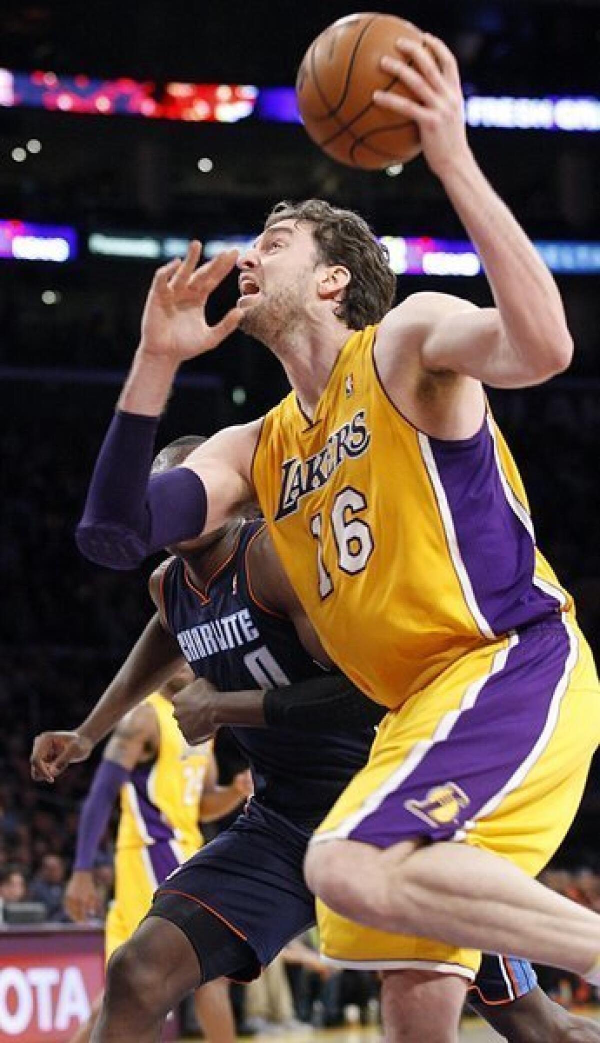 Pau Gasol drives to the basket against the Bobcats.