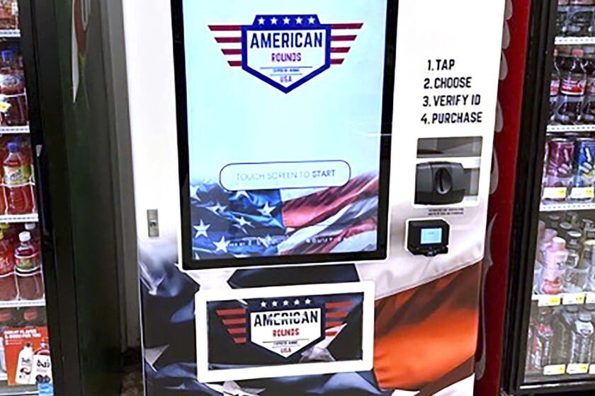 En esta imagen sin fecha, facilitada por American Rounds, se muestra una máquina expendedora que vende municiones en varios lugares de Estados Unidos. (American Rounds via AP)