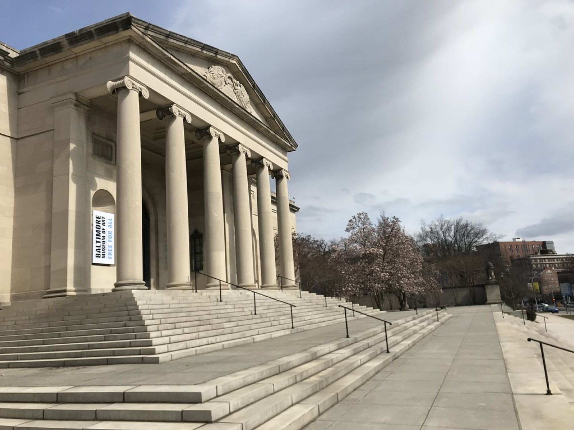 A side view of the front steps and colonnade of the Baltimore Museum of Art