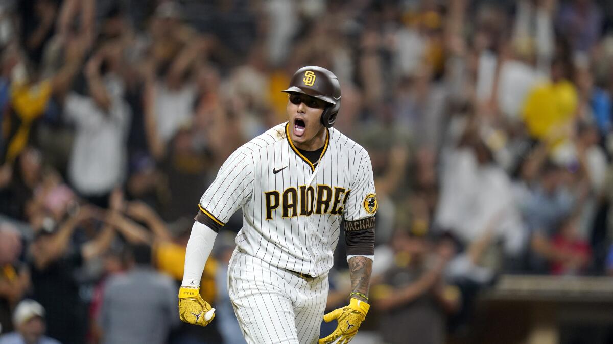 Machado's 3-run homer gives Padres dramatic win over Giants